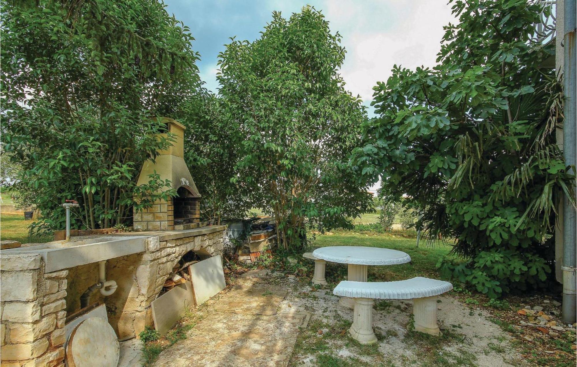 2 Bedroom Pet Friendly Apartment In Lovrecica Εξωτερικό φωτογραφία